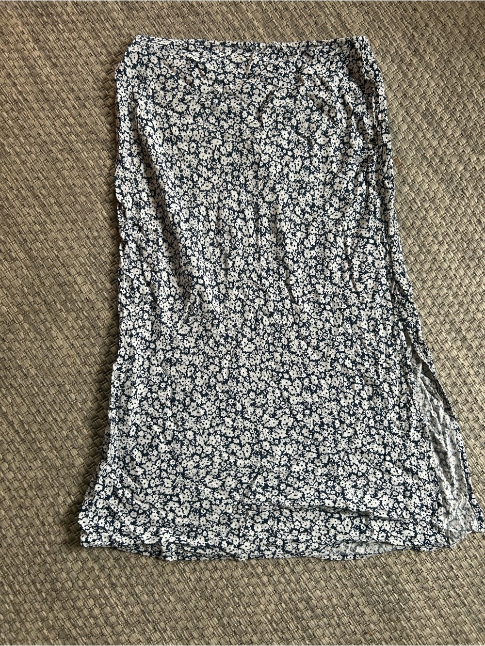Old Navy Navy and White Daisy-Print Midi Skirt